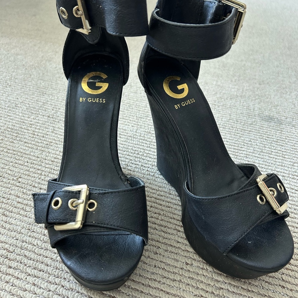 G by Guess Black Open-Toe Heeled wedges / Sandals with Gold Buckles - Picture 3 of 7